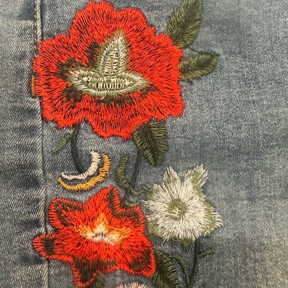 VENUS‎ Blue Jeans with Red Floral Embroidery - Picture 5 of 7